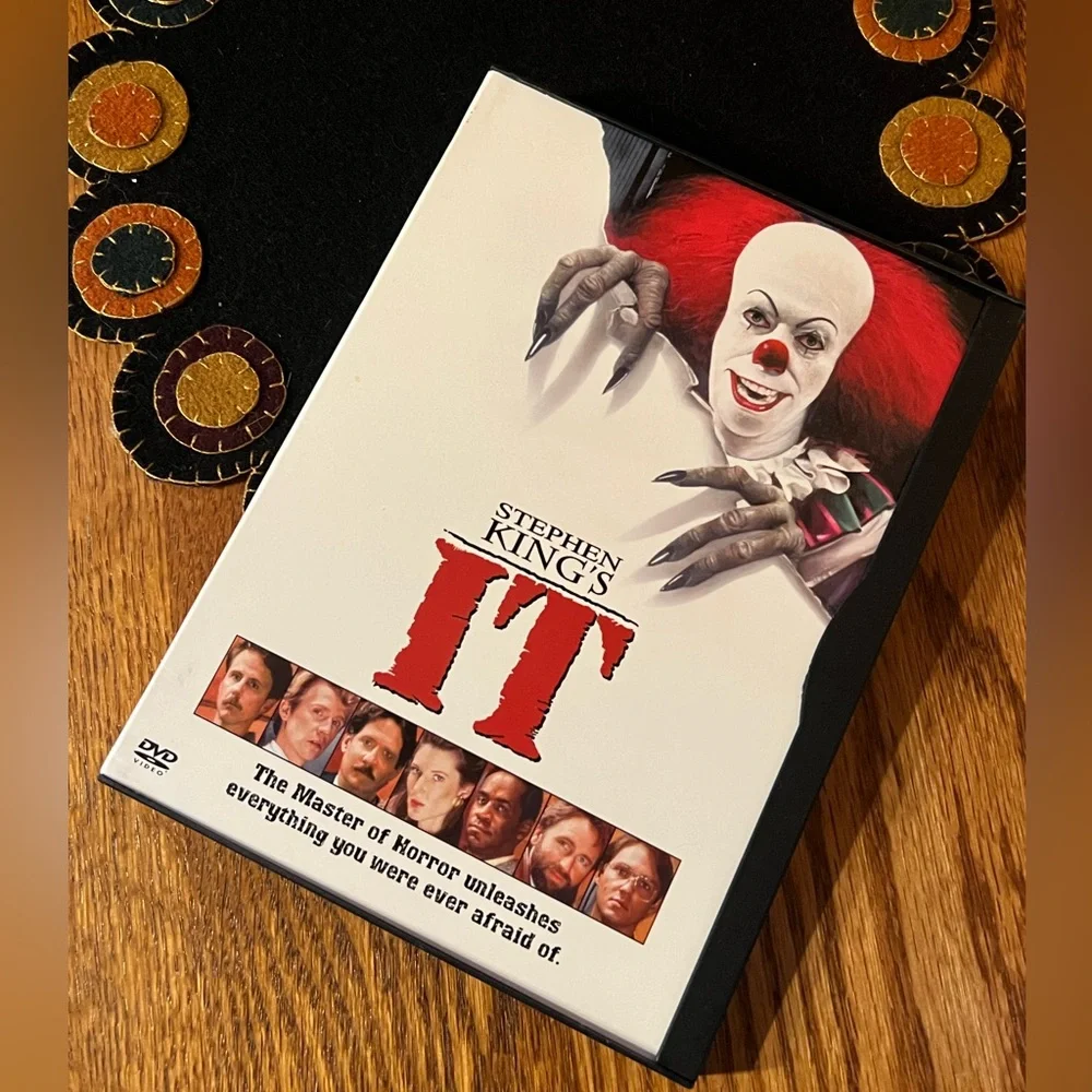 ‼️SOLD‼️ Steven King’s IT (DVD) - Warner Bros. Video Presents 🤡 - Picture 1 of 8